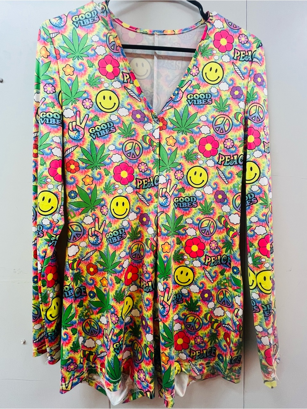 Good Vibes Graphic Long Sleeve Top - Multicolor Smiley & Peace Print